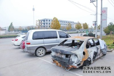 車(chē)主不僅將姥姥丟到4S店，也將自燃報(bào)廢的車(chē)扔到4S店。